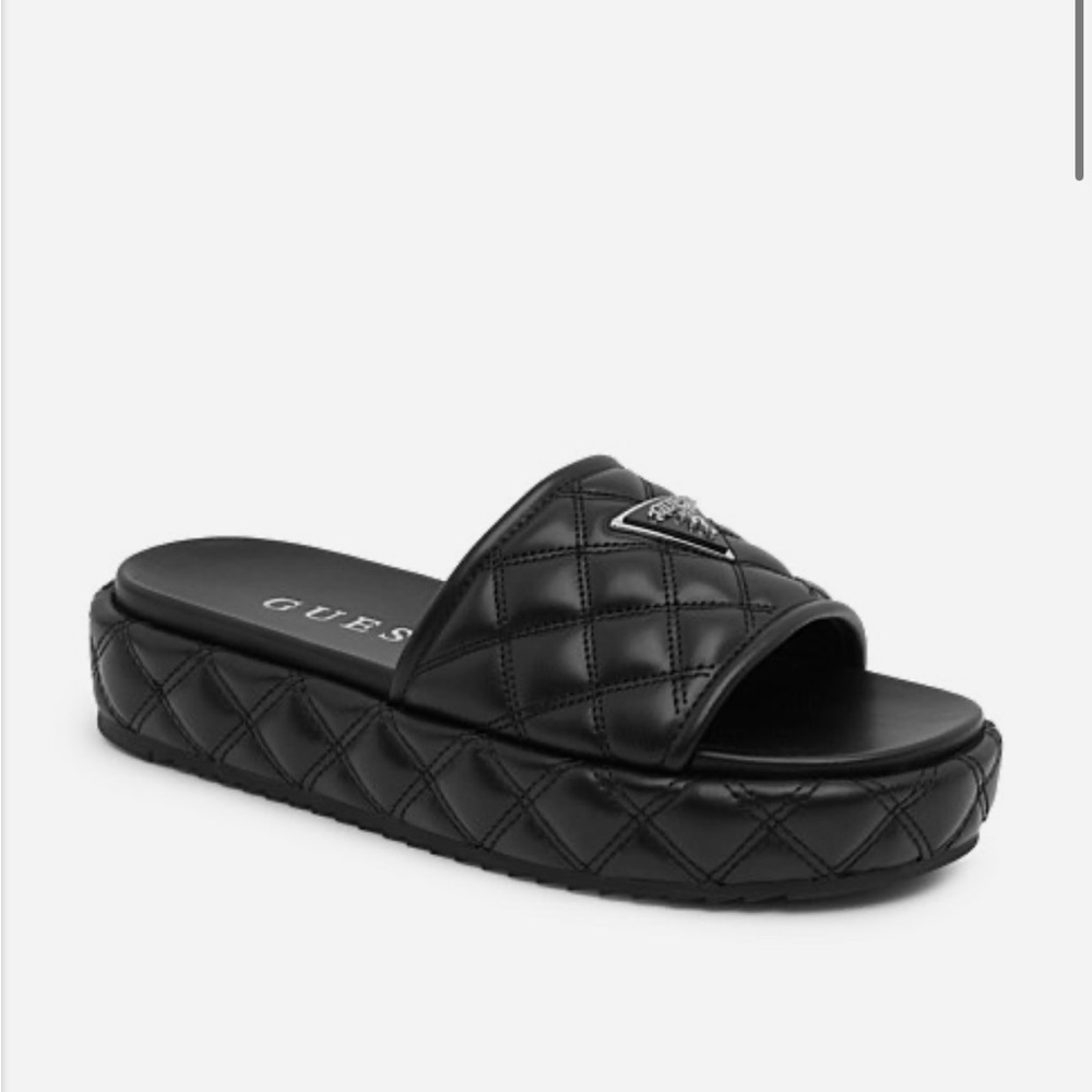 GUESS Women’s Quilted Longo Flatform Slides